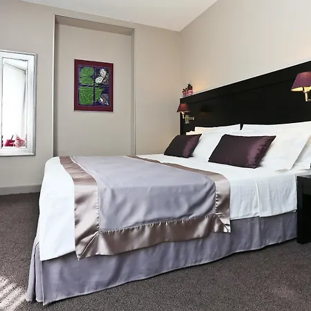 La Place Boutique 3* Antibes