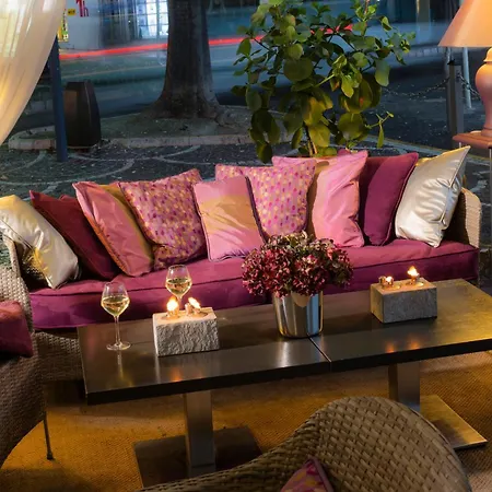 Ξενοδοχείο La Place Boutique 3*