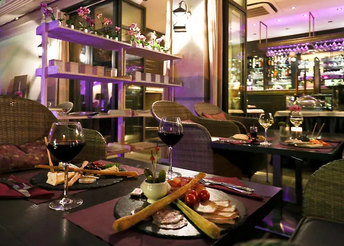 Hotel La Place Boutique Antibes